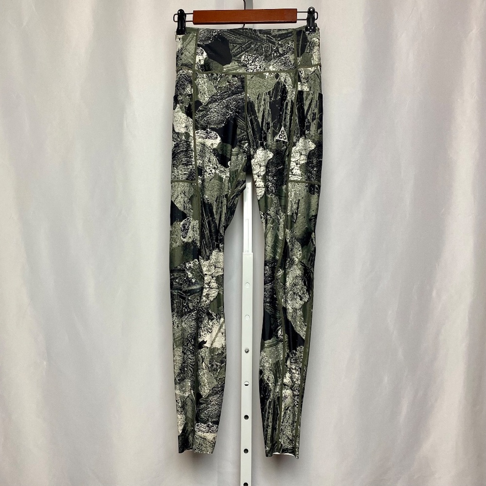 Nike ACG Womenʻs Green | Black Camo Print Ankle Length Dri-Fit Leggings Small